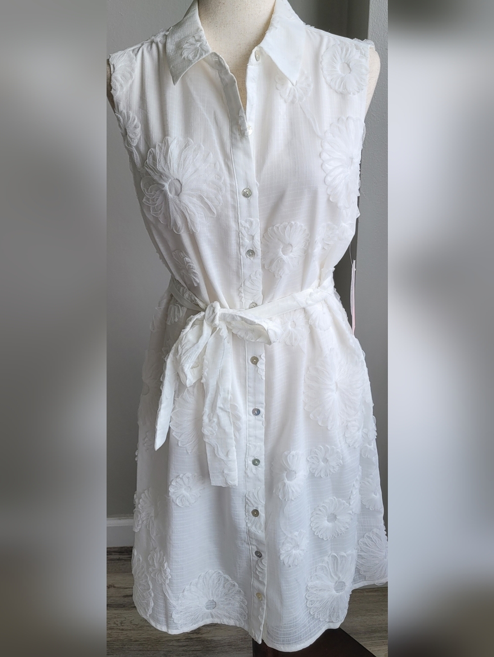 Nanette Lepore White Floral Appliqué Knee-Length Dress NWT Size 10 Feminine Belt